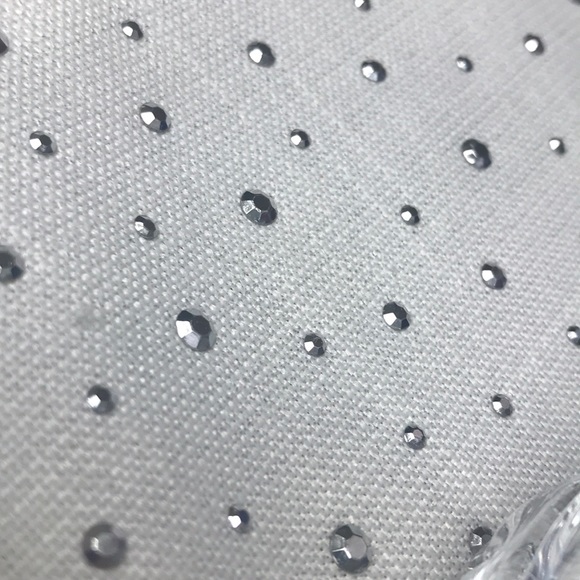 Meet your Posher, Claudia - Picture 1 of 1